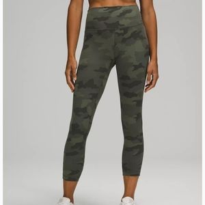 NWT Wunder Train High-Rise Crop 23" Camo